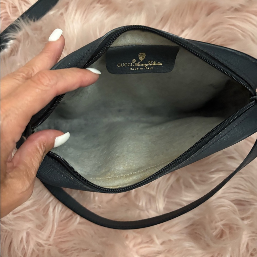 Gucci navy blue and Cream sherry Crossbody Bag with Signature Monogram - Picture 3 of 8